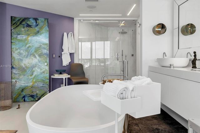 10 Venetian Way 904, Miami Beach, FL 33139