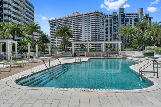 10 Venetian Way 904, Miami Beach, FL 33139