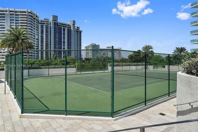 10 Venetian Way 904, Miami Beach, FL 33139