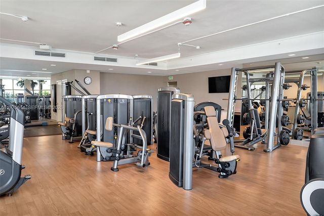 10 Venetian Way 904, Miami Beach, FL 33139