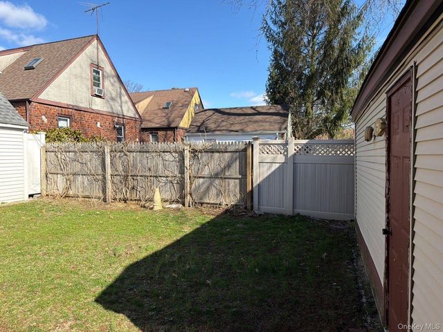 987 Wallace Avenue, Baldwin, NY 11510