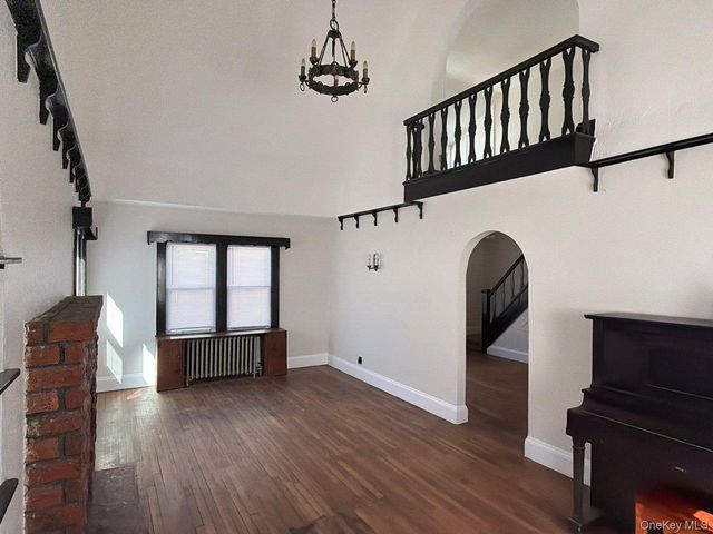 987 Wallace Avenue, Baldwin, NY 11510