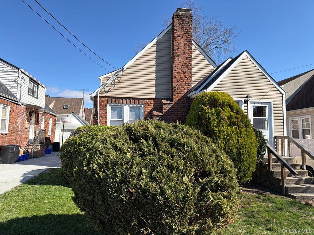 987 Wallace Avenue, Baldwin, NY 11510