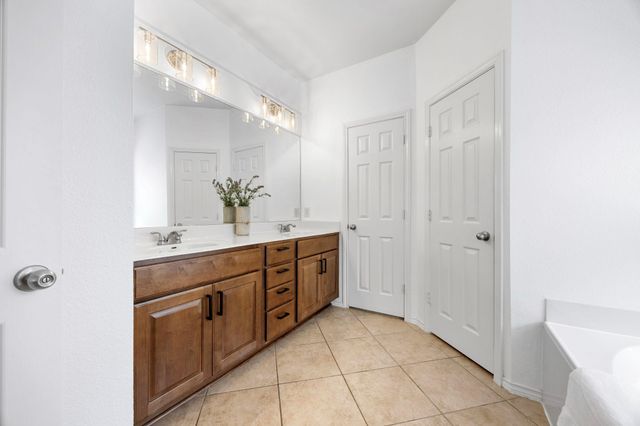 21001 Haddington CV, Hutto, TX 78634