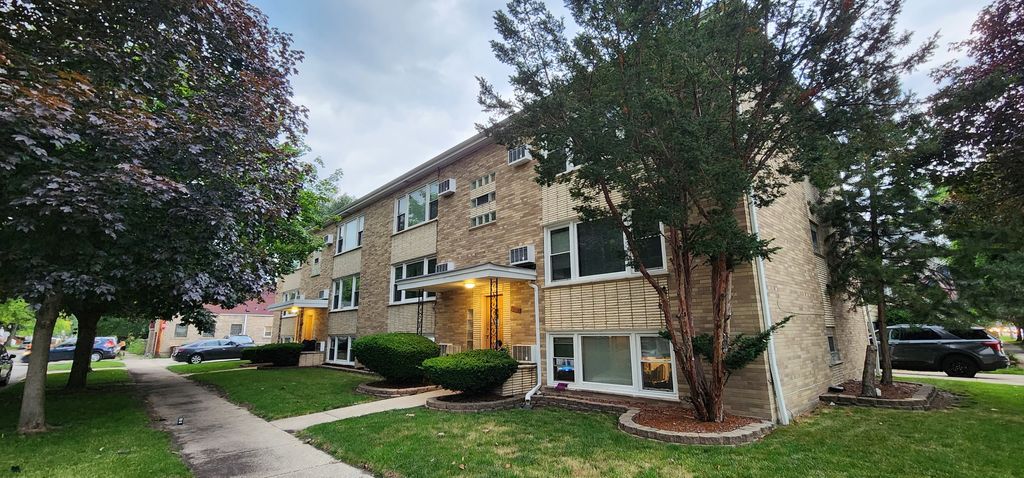 6801 13th Street 2E, Berwyn, IL 60402