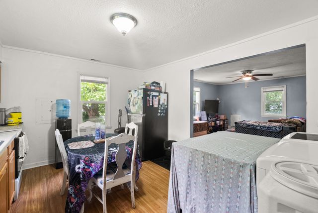 2825 E 37th Street, Des Moines, IA 50317