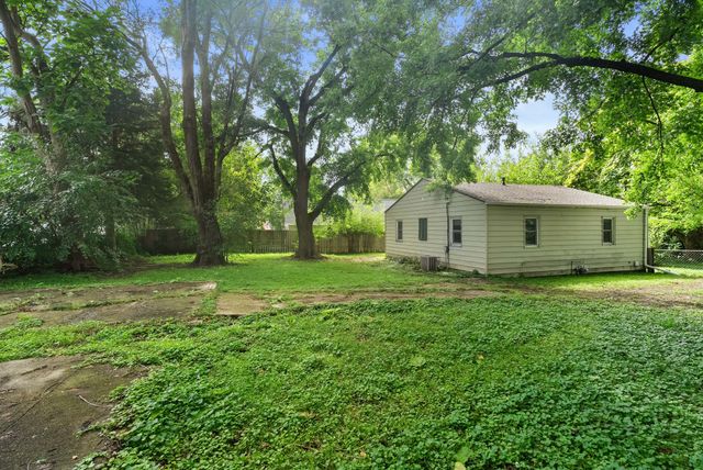 2825 E 37th Street, Des Moines, IA 50317