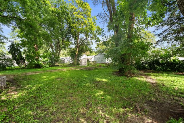 2825 E 37th Street, Des Moines, IA 50317