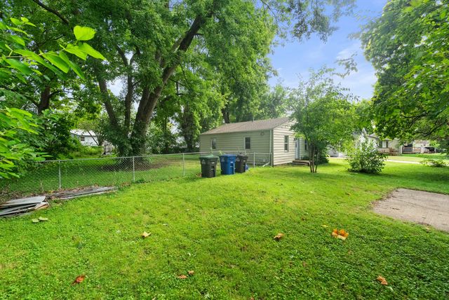 2825 E 37th Street, Des Moines, IA 50317