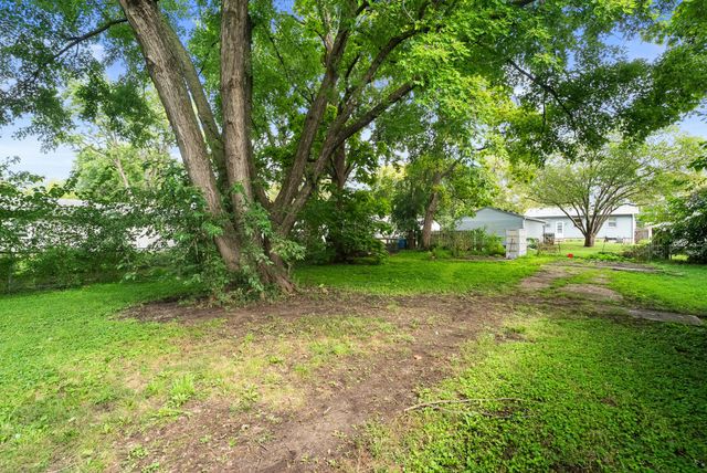 2825 E 37th Street, Des Moines, IA 50317