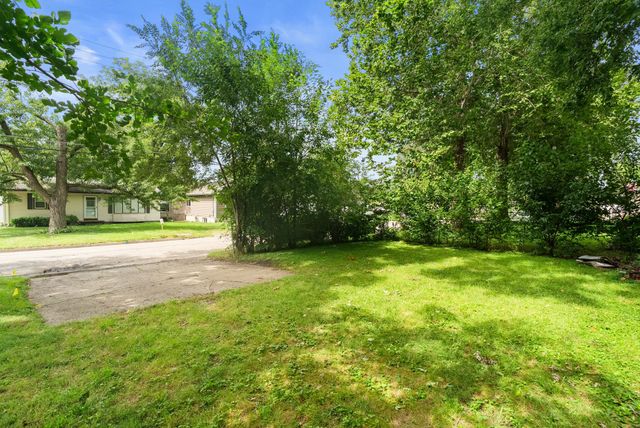 2825 E 37th Street, Des Moines, IA 50317