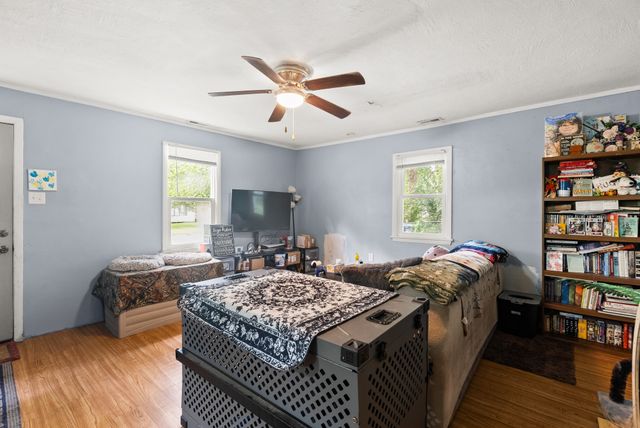 2825 E 37th Street, Des Moines, IA 50317