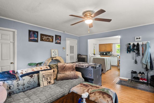 2825 E 37th Street, Des Moines, IA 50317