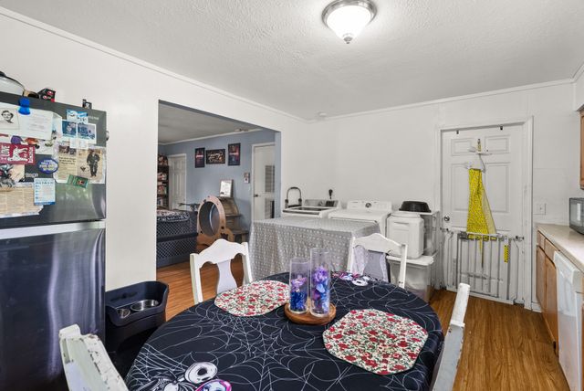 2825 E 37th Street, Des Moines, IA 50317