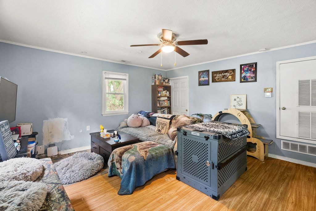 2825 E 37th Street, Des Moines, IA 50317