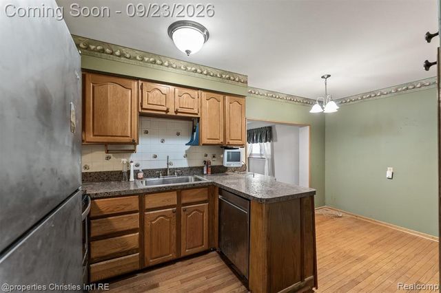 11283 Plumridge Boulevard, Sterling Heights, MI 48313