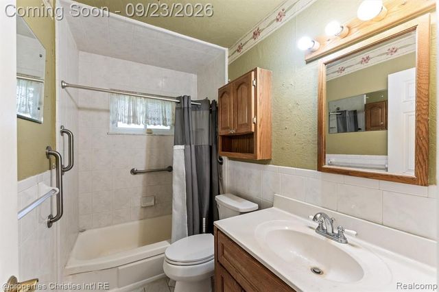 11283 Plumridge Boulevard, Sterling Heights, MI 48313