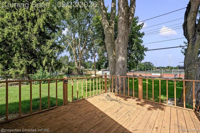 11283 Plumridge Boulevard, Sterling Heights, MI 48313
