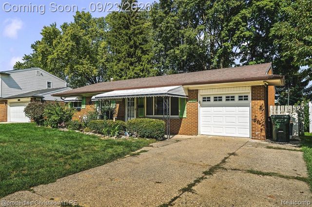 11283 Plumridge Boulevard, Sterling Heights, MI 48313