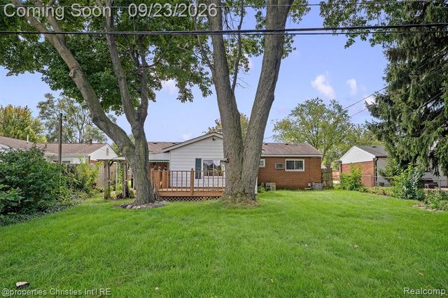 11283 Plumridge Boulevard, Sterling Heights, MI 48313