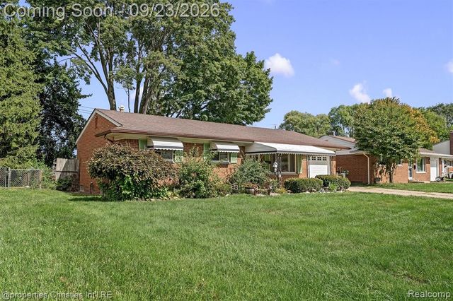 11283 Plumridge Boulevard, Sterling Heights, MI 48313