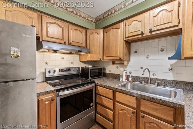 11283 Plumridge Boulevard, Sterling Heights, MI 48313