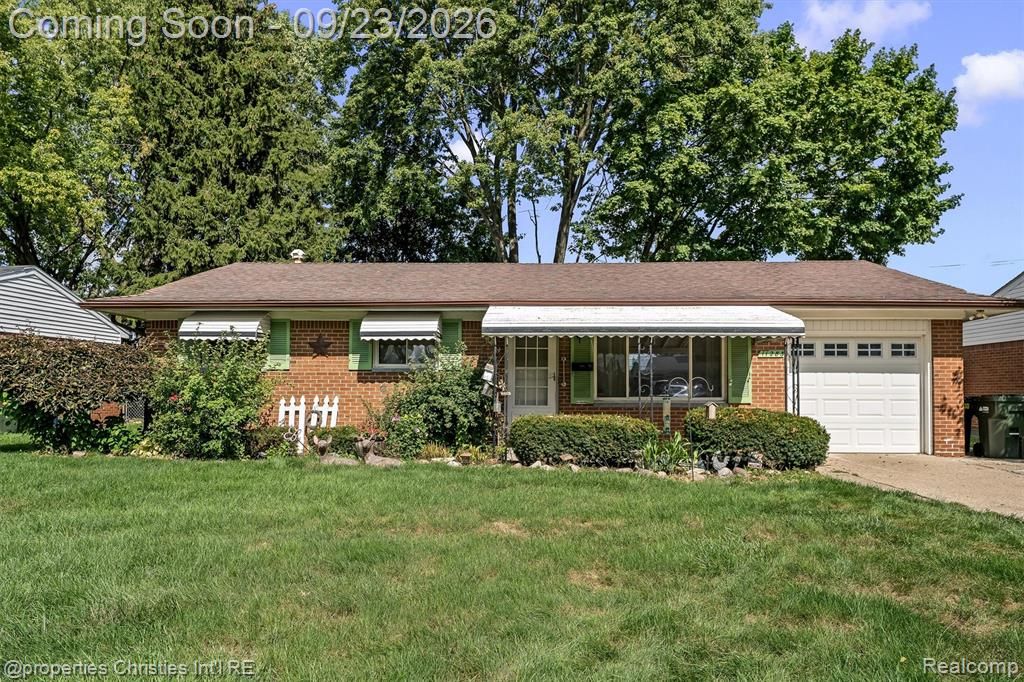 11283 Plumridge Boulevard, Sterling Heights, MI 48313