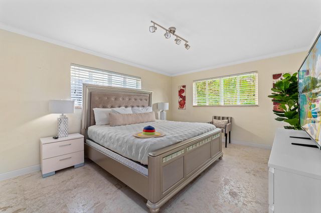 2757 NE 14th Avenue, Wilton Manors, FL 33334