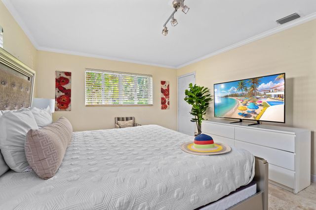 2757 NE 14th Avenue, Wilton Manors, FL 33334