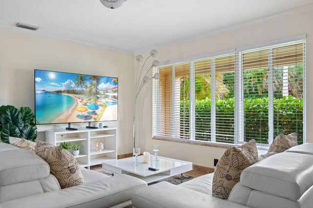 2757 NE 14th Avenue, Wilton Manors, FL 33334