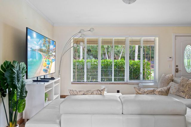 2757 NE 14th Avenue, Wilton Manors, FL 33334