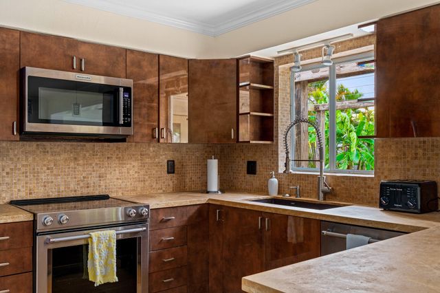 2757 NE 14th Avenue, Wilton Manors, FL 33334