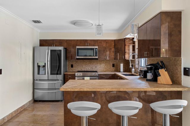 2757 NE 14th Avenue, Wilton Manors, FL 33334