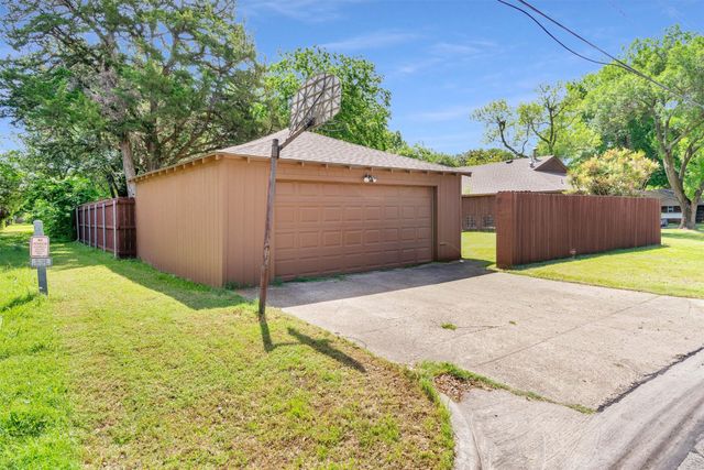 2949 Maydelle Lane, Farmers Branch, TX 75234