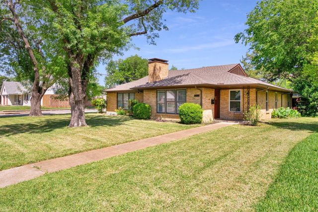 2949 Maydelle Lane, Farmers Branch, TX 75234