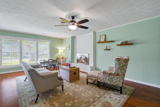 2949 Maydelle Lane, Farmers Branch, TX 75234