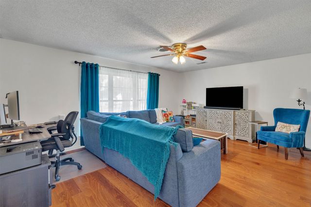 2949 Maydelle Lane, Farmers Branch, TX 75234