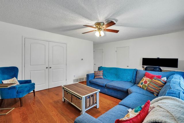 2949 Maydelle Lane, Farmers Branch, TX 75234