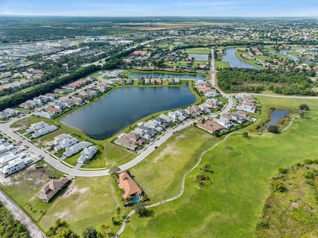 369 SE Fascino Circle, Port St. Lucie, FL 34984