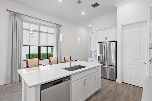 369 SE Fascino Circle, Port St. Lucie, FL 34984