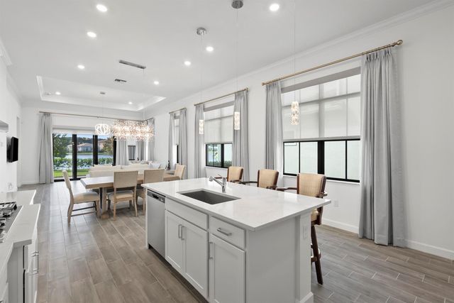 369 SE Fascino Circle, Port St. Lucie, FL 34984