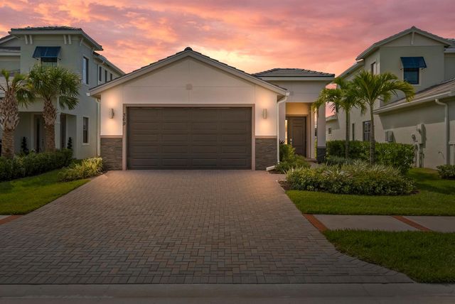 369 SE Fascino Circle, Port St. Lucie, FL 34984