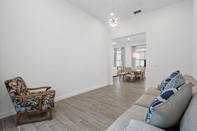 369 SE Fascino Circle, Port St. Lucie, FL 34984
