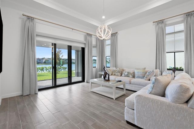369 SE Fascino Circle, Port St. Lucie, FL 34984