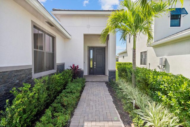369 SE Fascino Circle, Port St. Lucie, FL 34984