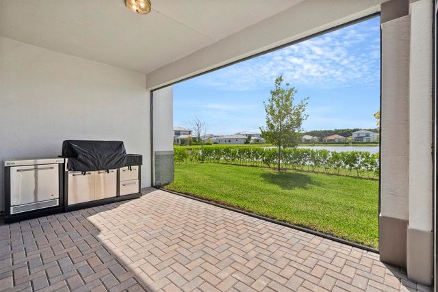 369 SE Fascino Circle, Port St. Lucie, FL 34984