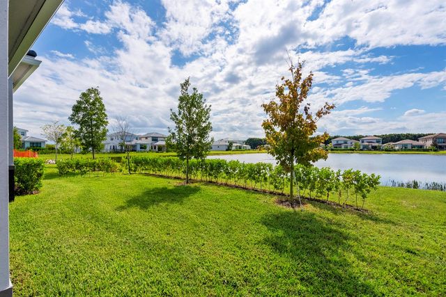 369 SE Fascino Circle, Port St. Lucie, FL 34984