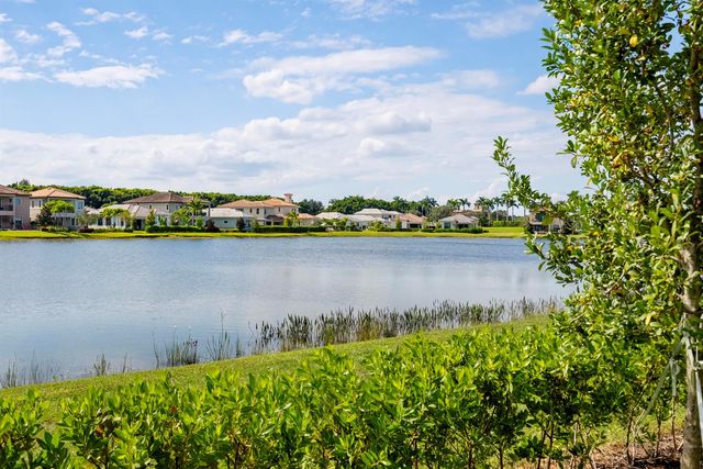 369 SE Fascino Circle, Port St. Lucie, FL 34984