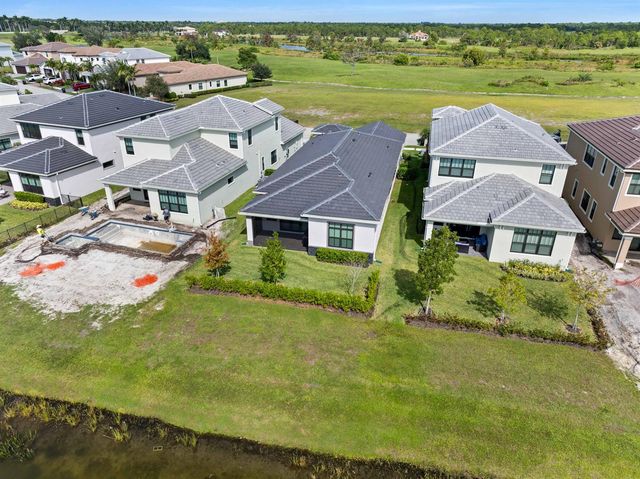 369 SE Fascino Circle, Port St. Lucie, FL 34984