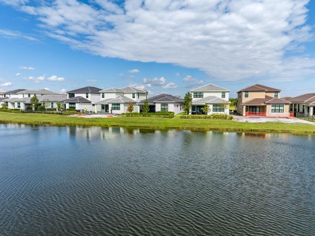 369 SE Fascino Circle, Port St. Lucie, FL 34984